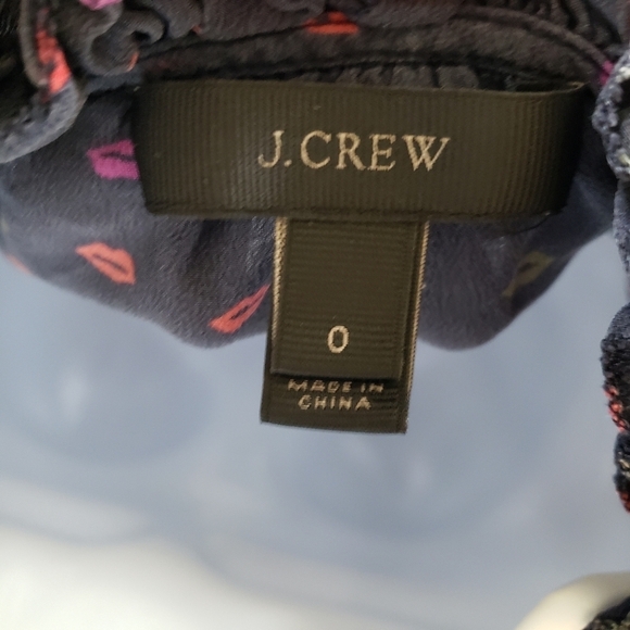 J.Crew 100% Silk Navy Blue Long Sleeve Blouse Colorful Lip Print Ruffle V-neck - Picture 2 of 7